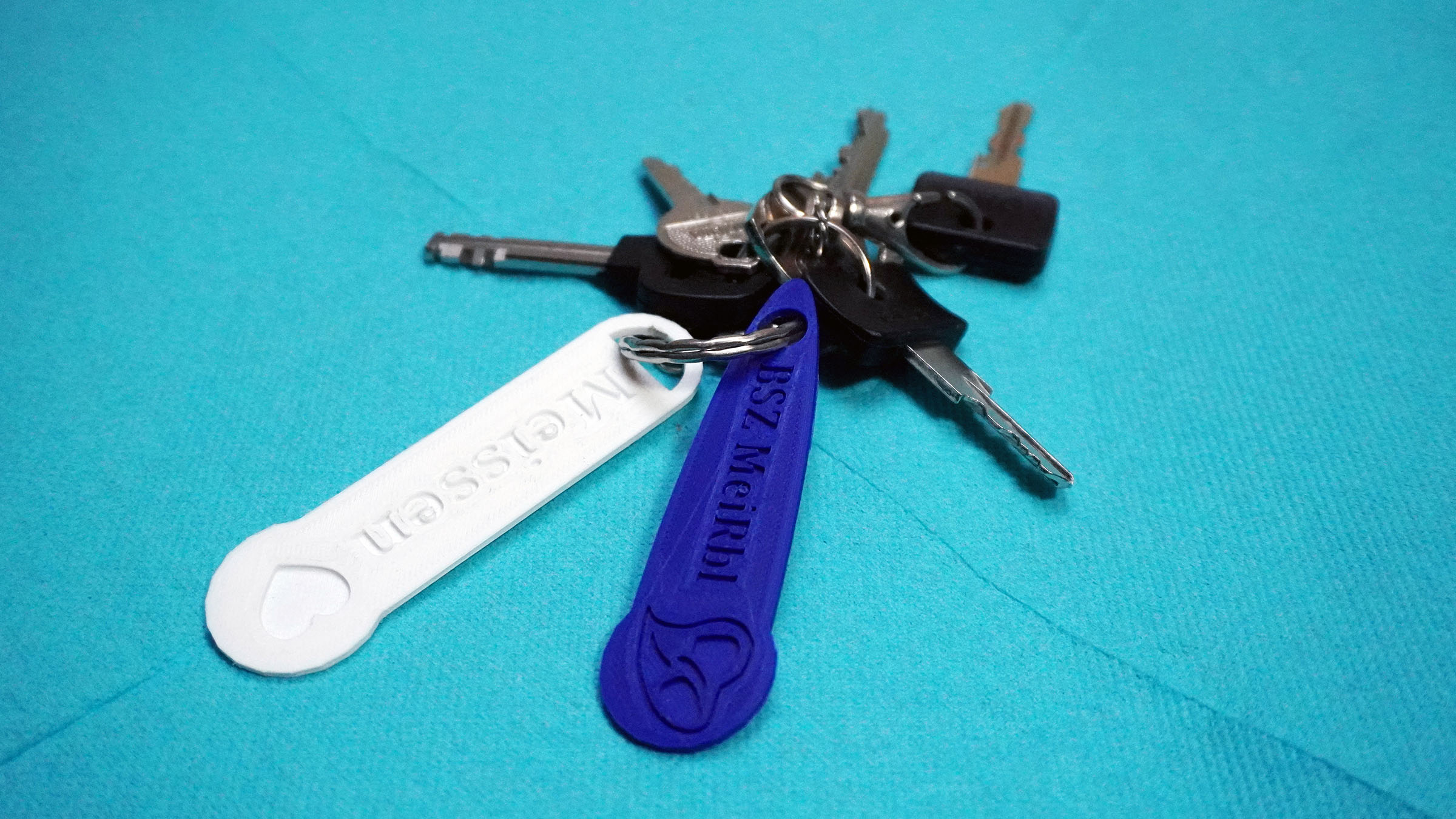 Schülerfirma qualifiziert sich mit intelligenten Schlüsselanhängern für Bundeswettbewerb