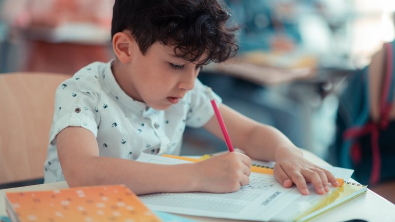 Kriege bringen Schulen an Kapazitätsgrenzen