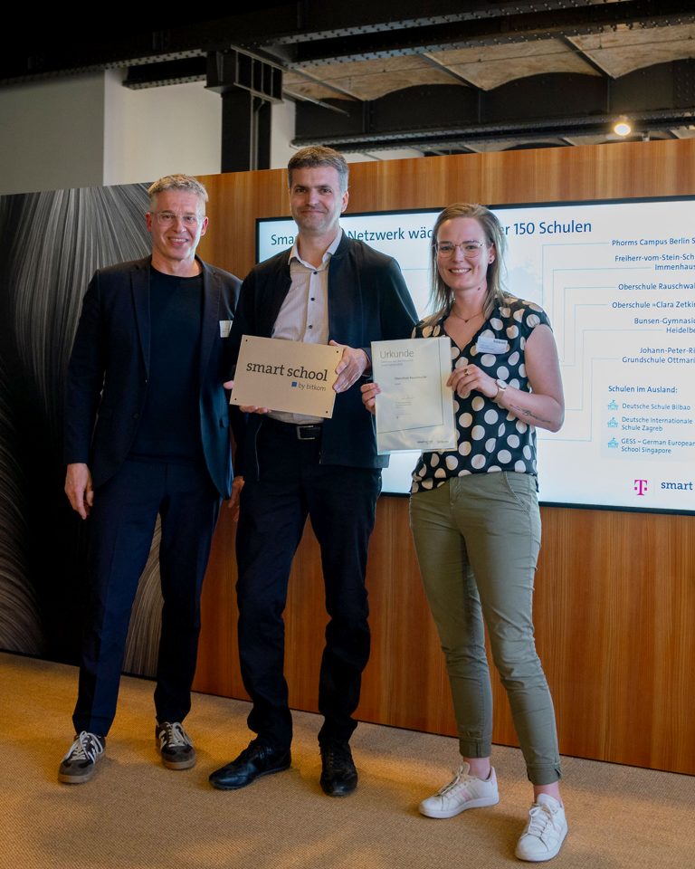 Zwei Oberschulen aus Sachsen erhalten »Smart School«-Siegel